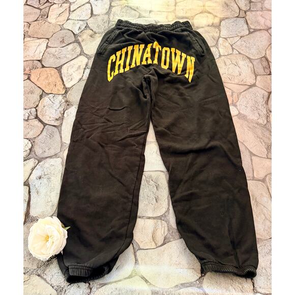 CHINATOWN MARKET BAGGY JOGGERS - Picture 1 of 8